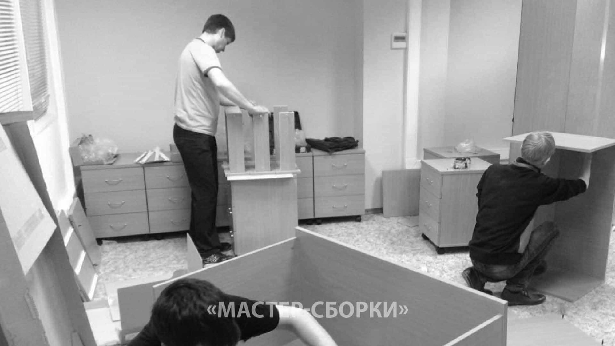 Монтаж встроенного распашного шкафа