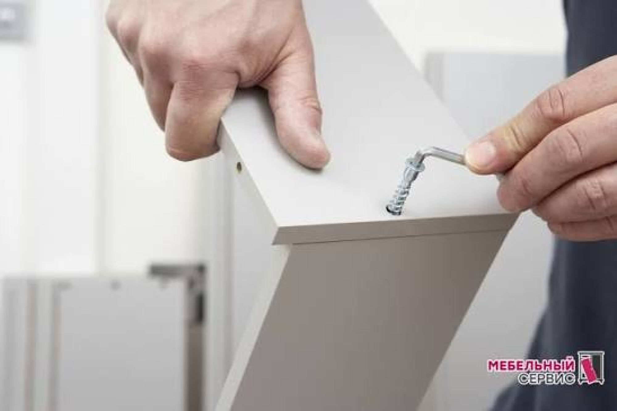 Сборка и монтаж встроенного распашного шкафа