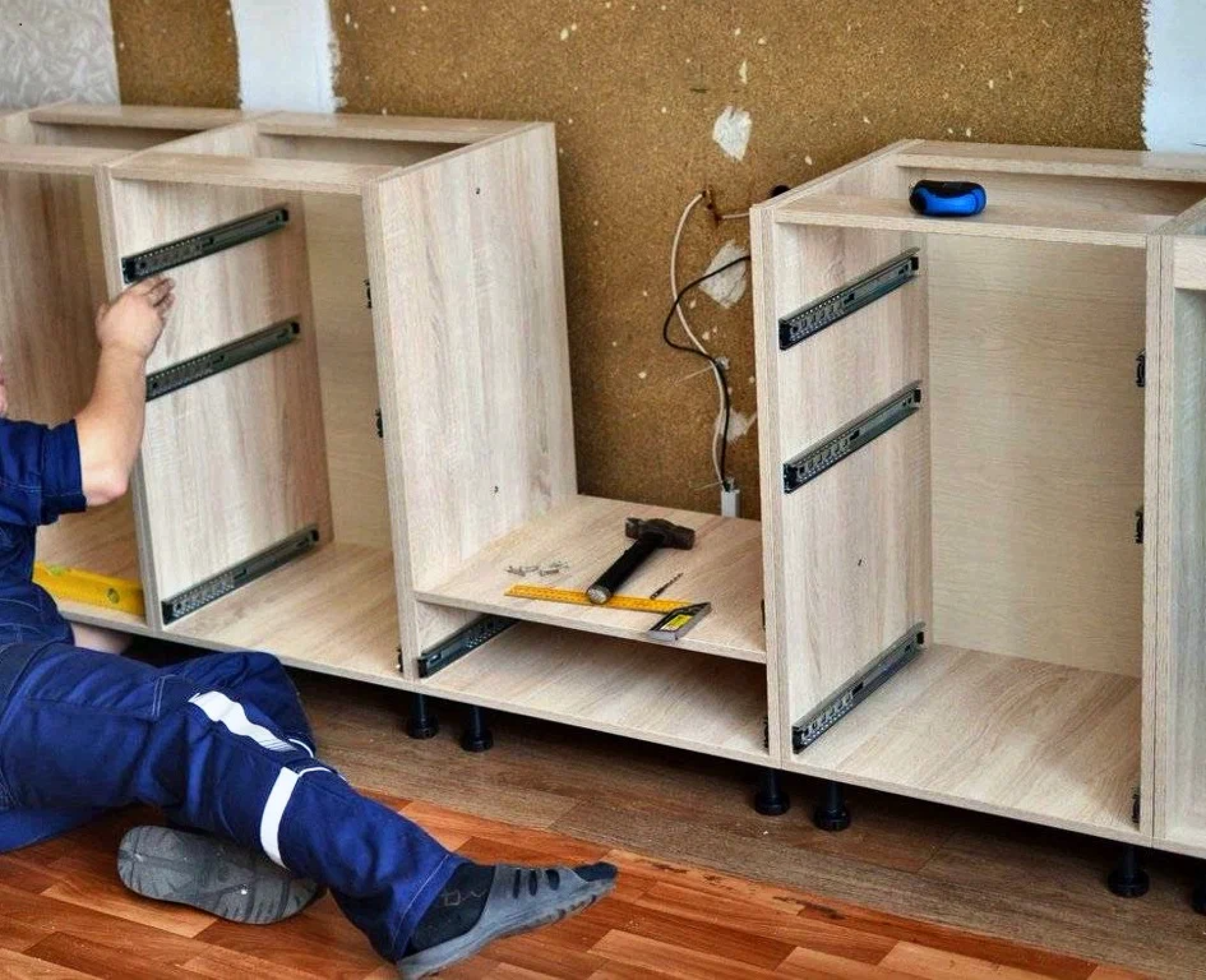 Сборка кожаного дивана